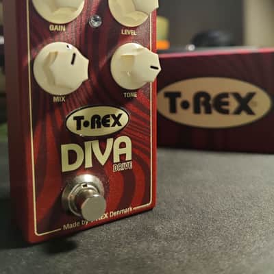 T-Rex Diva Drive 2010s - Red image 1