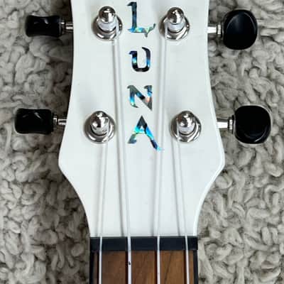 Luna Model UKE HAU C Concert Size All White Ukulele with Gig Bag image 5