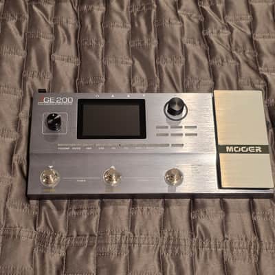 Mooer GE-200 Guitar Multi-Effects with soft case image 2