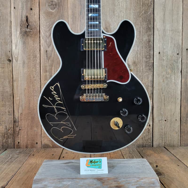 Gibson BB King Lucille Signature 2004 Signed by BB King with Pictures - Black image 1