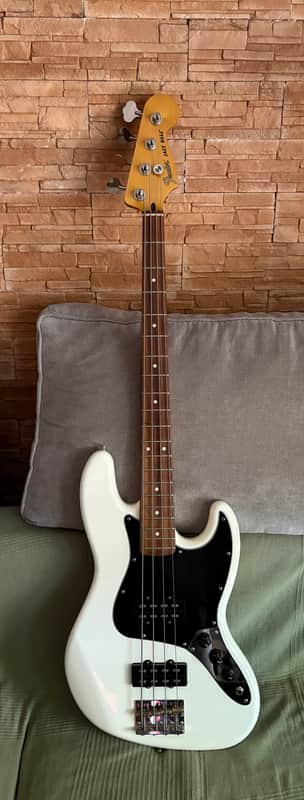 Fender Modern Player Jazz Bass
