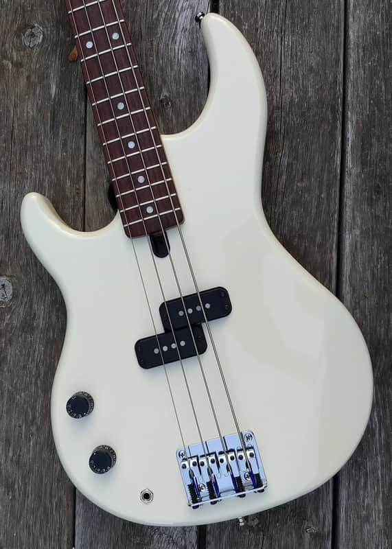 Yamaha BB300 1989 Arctic White image 1