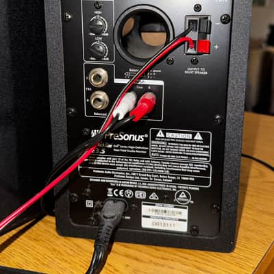 PreSonus Eris E3.5 2-Way 3.5" Active Studio Monitor (Pair) - Black image 3