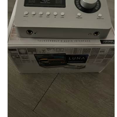 Universal Audio Apollo Solo Heritage Edition Thunderbolt 3 Audio Interface 2020 - Present - Silver image 2