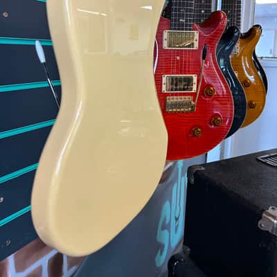 Fender MG-69 Mustang CIJ Vintage White 2006-08 Electric Guitar image 11