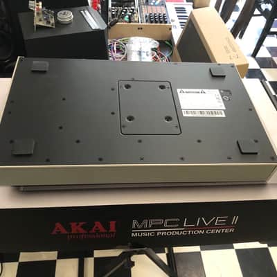 Akai MPC Live II Standalone Sampler / Sequencer Retro Edition 2020 - Present - Grey image 3