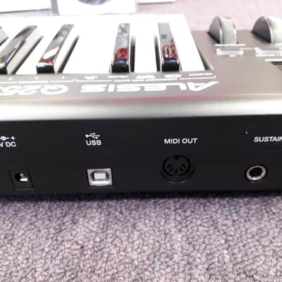 Alesis Q25 25 Key USB/MIDI Keyboard image 3