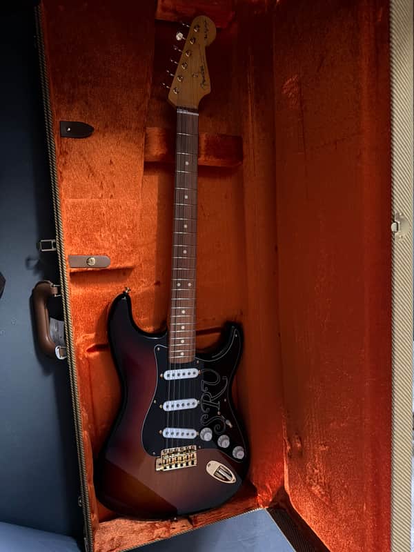 Fender Stevie Ray Vaughan Stratocaster with Pau Ferro Fretboard 2010 - Present - 3-Color Sunburst