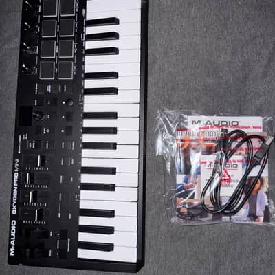 M-Audio Oxygen Pro Mini 32-Key MIDI Keyboard Controller 2020 - Present - Black