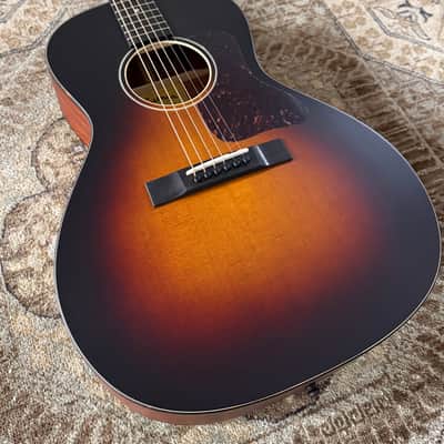 Eastman E1OOSS-SB Slope Shoulder OO-Style Acoustic Guitar w/ Gig Bag & Free Pro Setup image 5