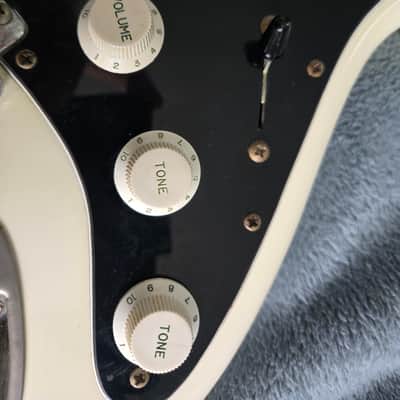 Squier SQ Series 3 bolt Stratocaster 1983-1984 - White image 5