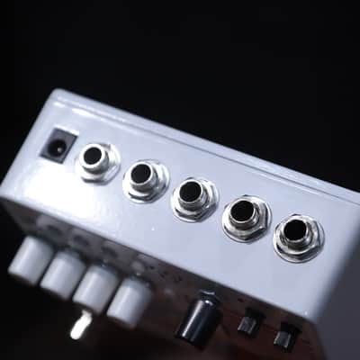 Electro-Harmonix Grand Canyon Delay & Looper 12-Effect Types Effect Pedal image 10