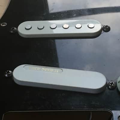 1990s Vintage Fender 1970s Reissue Relic 3Ply Black Strat Loaded Pickguard Lace Sensor image 3