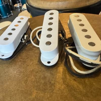 G&L Legacy Pickups - White image 2