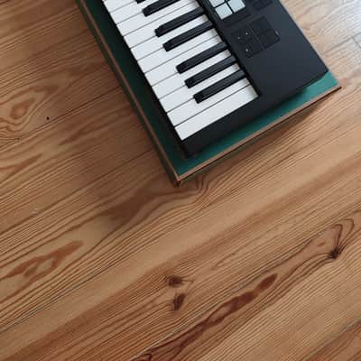 Novation Launchkey 37 MK4 + extras image 3