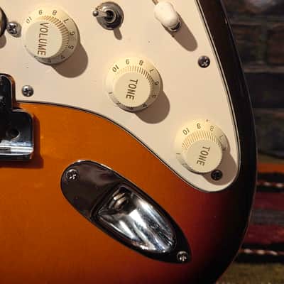 Fender 1994 Strat Plus Rosewood Fretboard 3-Color Sunburst w/ OHSC, Lace Sensor Neck & Middle Pickups, SD Single Coil-Sized Bridge Humbucker & Piezo Pickup System image 9