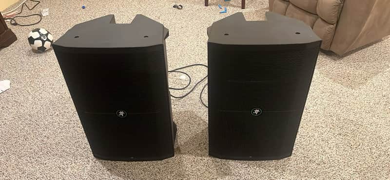 Pair Of Mackie THUMP215 15" Powered PA Speakers 2020 - Present - Black w/ Tripods