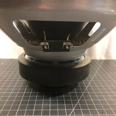 JL Audio 10W3V2-D4 10" Subwoofer w. Grill Bild 3