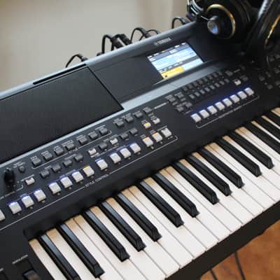 Tastiera Musicale Yamaha PSR-SX600 61-Key Digital Workstation 2020 - Present - Black
