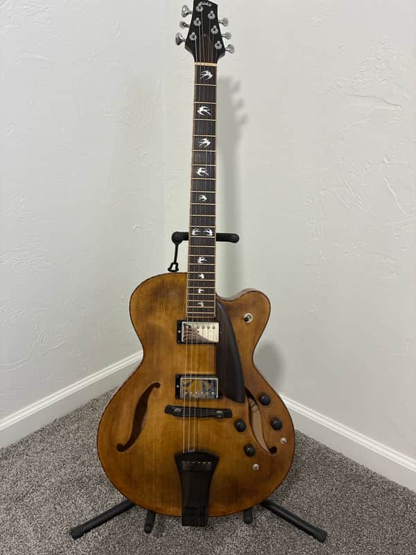 Holst Semihollow 2023 - Satin image 1