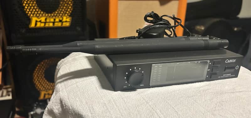 Carvin Wireless Receiver/Transmitter with Accessories image 1
