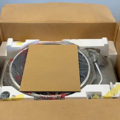 Technics SL-1200 MK2 2004 - Silver image 6