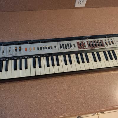 Casio Casiotone MT-400v Vintage Digital / Analog Hybrid Synthesizer Keyboard