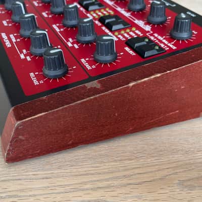 Access Virus A Desktop Digital Synthesizer 1997 - 1999 - Black / Red image 5
