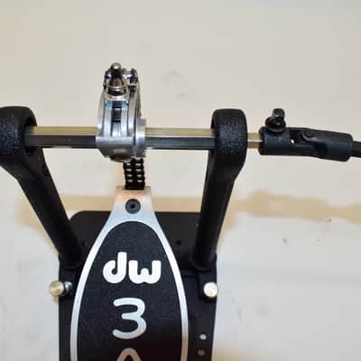 DW 3000 Series Double Bass Drum Pedal w/ Pearl Case image 4