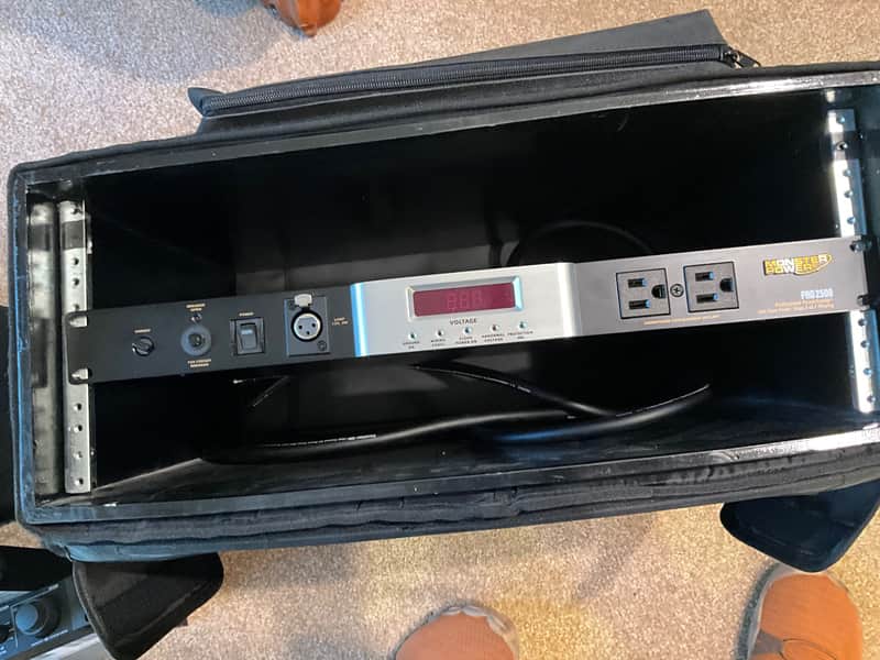 Monster Power PRO 2500 PowerCenter 10-Outlet Power Conditioner CG0119Y image 1