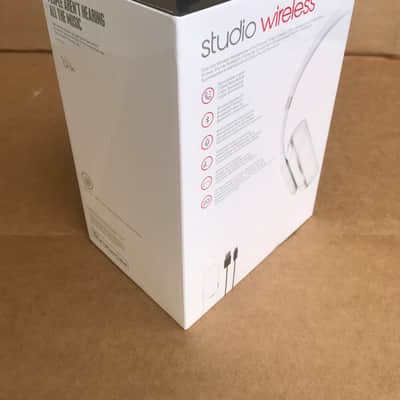 Beats by Dre Studio 2 Wireless B0501 - New Sealed 2017 Gloss White image 4