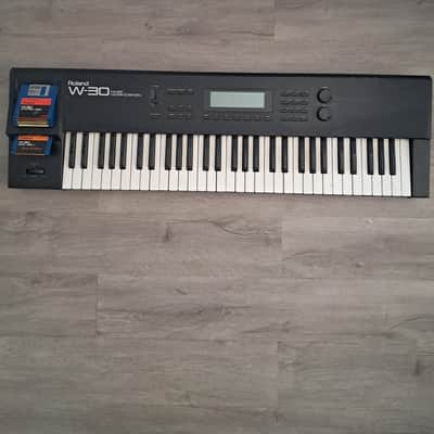 Roland W-30 61-Key Sampling Music Workstation 1989 - 1992 - Black