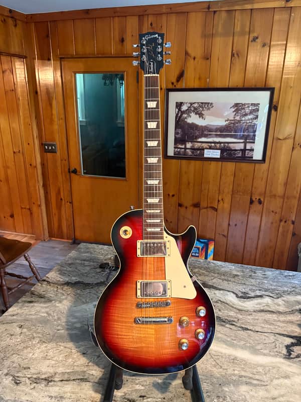 Gibson Les Paul Standard 2023 - Tri-Burst image 1