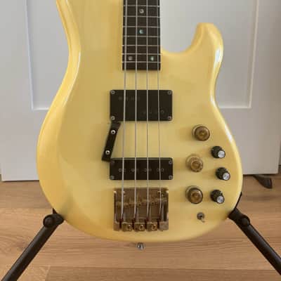 Vintage 1982 Ibanez MC924-PW Musician Bass - Polar White image 2