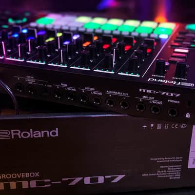 Roland MC-707 Groovebox + Decksaver + Original Box & Accessories - Excellent image 11