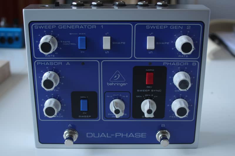 Behringer Dual-Phase 2022 - Blue / White image 1
