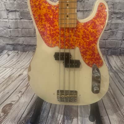 Fender Mike Dirnt Road Worn Artist Series Signature Precision Bass with Maple Fretboard 2015 - Present - White Blonde image 2
