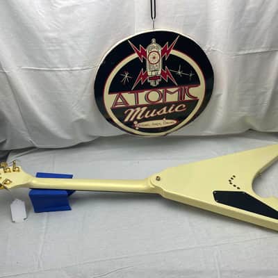 Washburn PT60 PT-60 Flying V Guitar with Case image 17