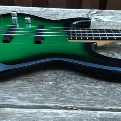 Lefty 1999 CARVIN B4 Jazz greenburst image 2