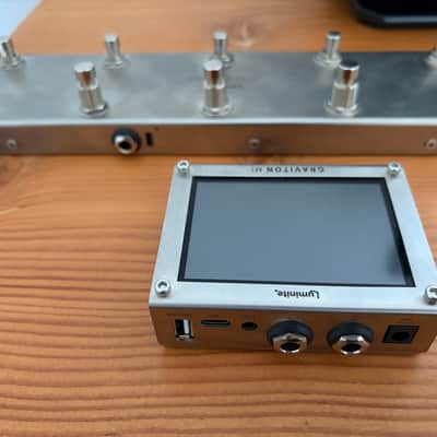 Luminite Graviton M1 with F10W footswitch 2025 - Chrome image 5