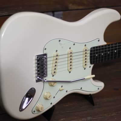 Eko ST-300 WH Tribute Series - White image 3