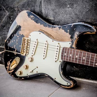 Fender Custom Shop ’60 Stratocaster Ultimate Relic, Masterbuilt by Jason Smith, Black with Gold HW image 6