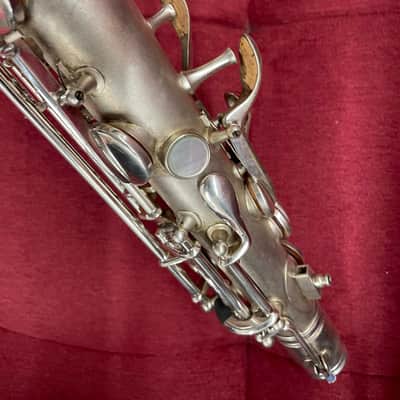 C.G. Conn "New Wonder" Low Pitch Alto Saxophone 1924-1925 USA - Silver image 9