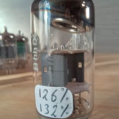 Immagine Very rare earlier construction 1956 NOS TELEFUNKEN ecc81 12at7 perfect, fully tested. Rounded plate with no hole. - 12