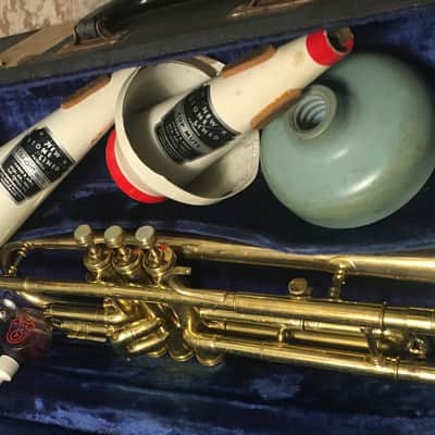 SUMMER DEAL CONN TRUMPET RARE 8B 1934 GUSTAT SYMPHONY GRAND COMPRESSION FINE NO BAD DENTS OR PRIOR REPAIRS , OK CASE , MUTES , MOUTHPIECE image 17