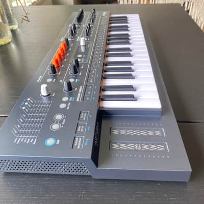 Arturia MiniFreak 37-Key 6-Voice Polyphonic Hybrid Synthesizer 2022 - Present - Black image 7