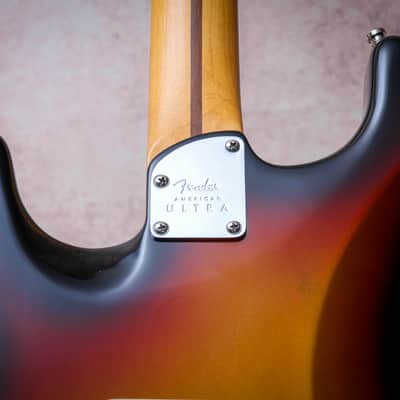 FENDER USA American Elite Stratocaster "3-Color Sunburst + Rosewood" (2020) image 15