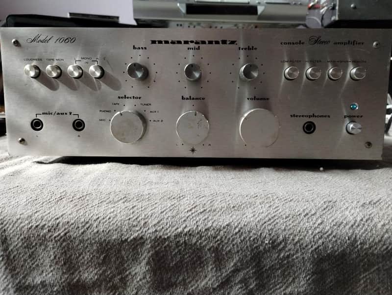 Marantz 1060 integrated amplifier in very good condition - 1970's image 1