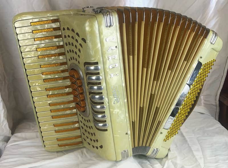 8152 - Golden Blonde International Lira 27 "Carol" Piano Accordion LMH 41 120 image 1
