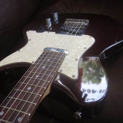 Lyon by Washburn LI38 Solid Body Electric Guitar Dark Brown w/ White Pearloid Pickguard image 3